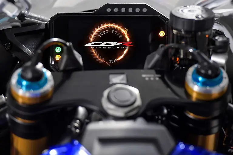 352109-22YM-HONDA-CBR1000RR-R-FIREBLADE-SP-30TH-ANNIVERSARY