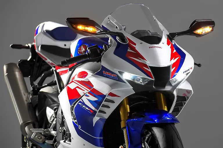 352105-22YM-HONDA-CBR1000RR-R-FIREBLADE-SP-30TH-ANNIVERSARY