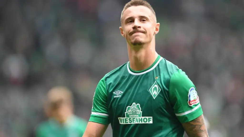 Werders-Marco-Friedl-geht-in-die-Halbzeit