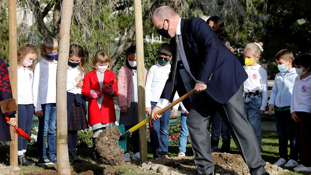 2021-11-24T135139Z-1700908778-RC2Z0R9FBAQQ-RTRMADP-3-MONACO-ROYALS