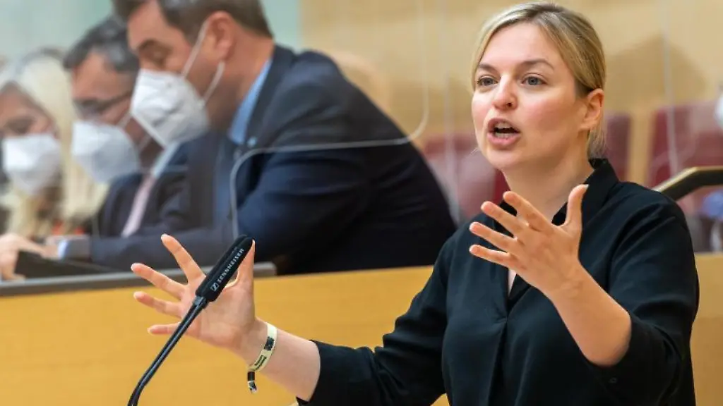 Katharina-Schulze-Fraktionsvorsitzende-Buendnis-90-Die-Gruenen-im-bayerischen-Landtag