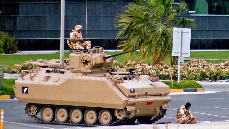 Panzer sorgen für Ruhe in Bahrain.