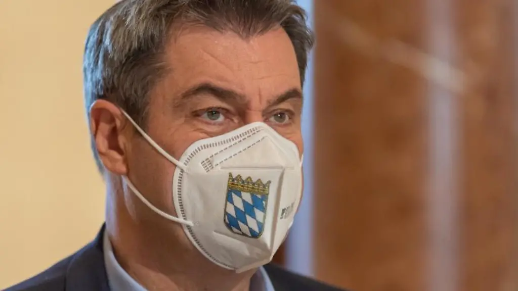 Markus-Soeder-CSU-Ministerpraesident-sitzt-waehrend-der-Sitzung-des-Kabinetts-an-seinem-Platz