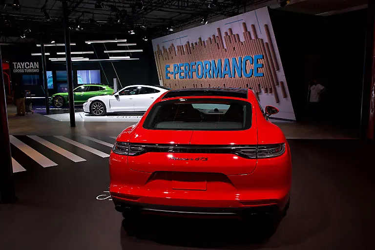 Porsche-Taycan-GTS-5