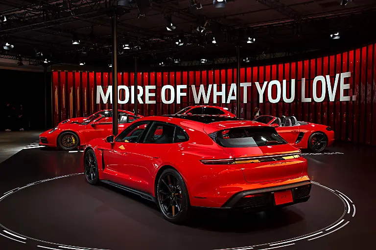 Porsche-Taycan-GTS-3