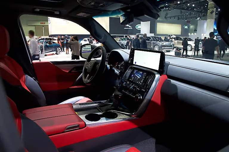 Lexus-LX-Sport-innen