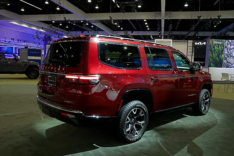 Jeep-Grand-Wagoneer-2