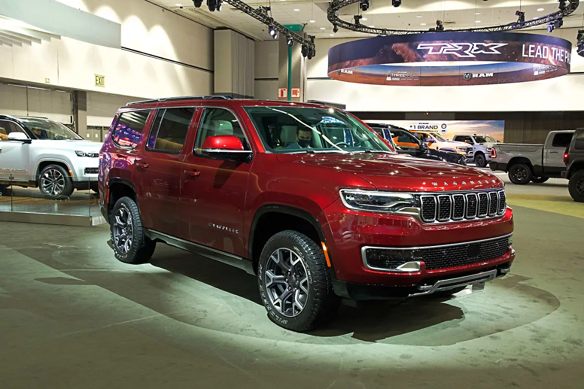 Jeep-Grand-Wagoneer-1