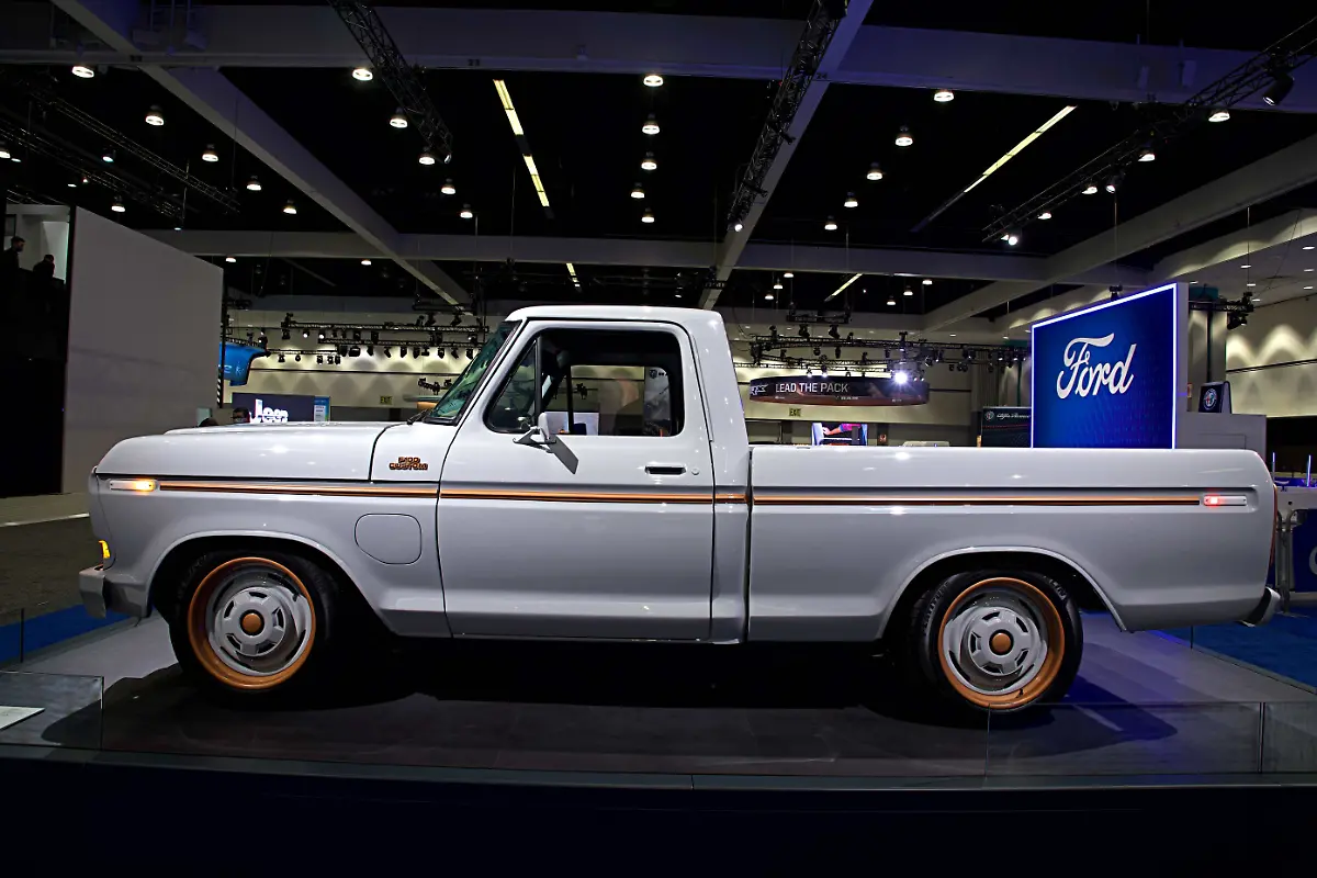 Ford-F-100-Eluminator-EV-Concept-1