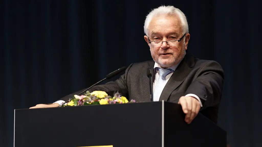 1e3e14dd562a45f29b4b284caf7152fb