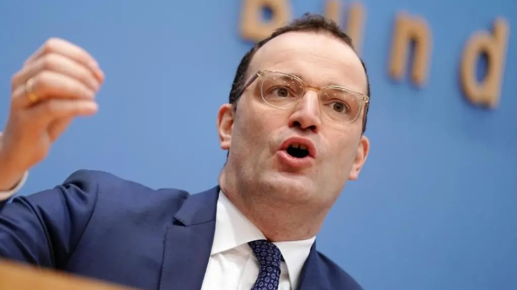 Bundesgesundheitsministers-Jens-Spahn-CDU-spricht-bei-einer-Pressekonferenz