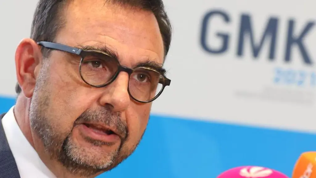 Klaus-Holetschek-bayerischer-Gesundheitsminister-spricht
