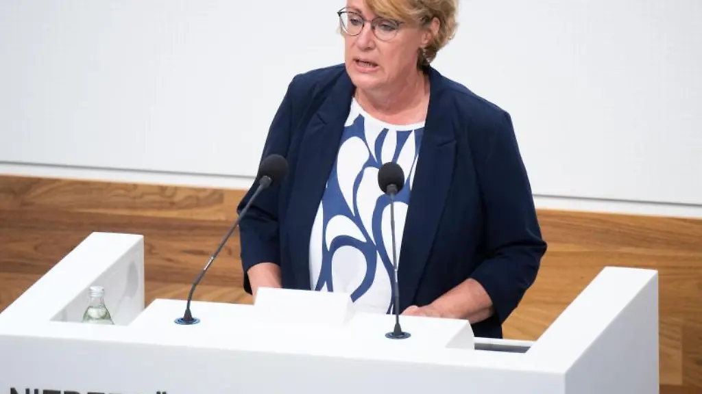 Barbara-Otte-Kinast-SPD-Landwirtschaftsministerin-Niedersachsen-spricht-im-Landtag