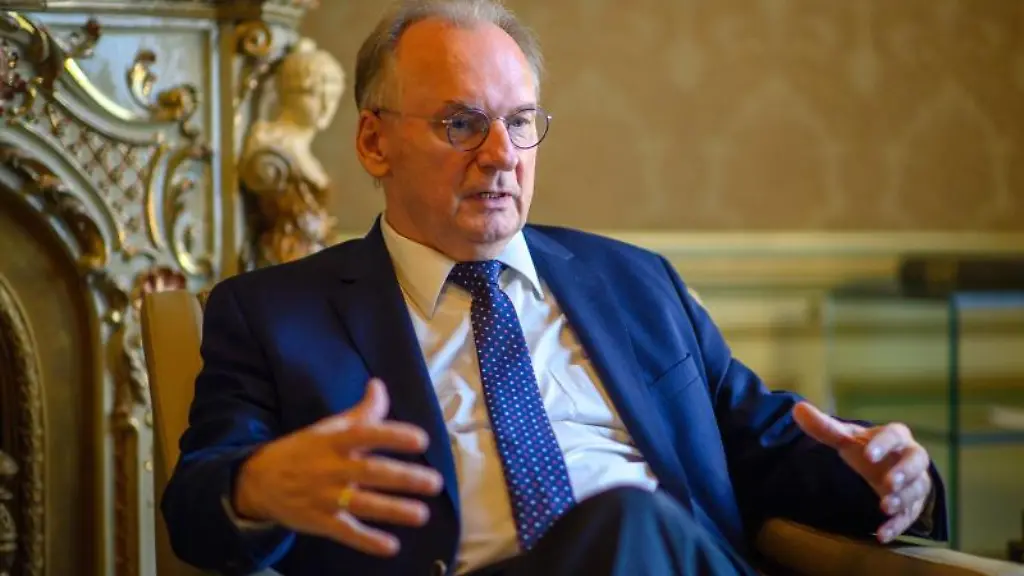 Reiner-Haseloff-CDU-Ministerpraesident-des-Landes-Sachsen-Anhalt-spricht