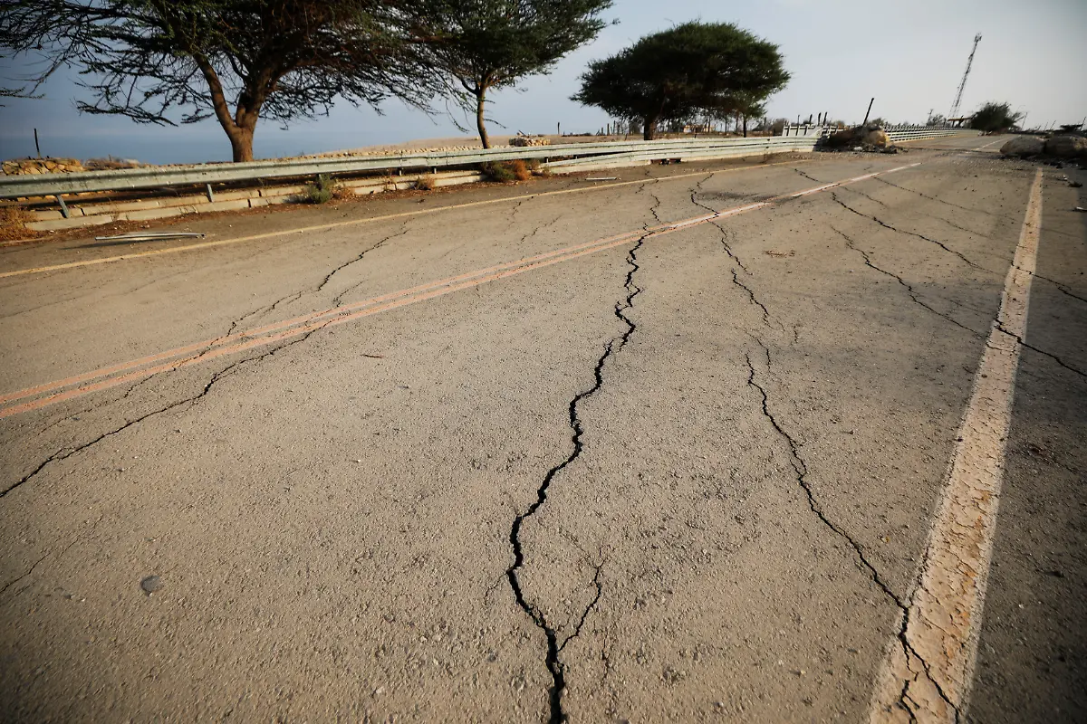 2021-10-31T114509Z-1301178145-RC2EKQ98XY9T-RTRMADP-3-CLIMATE-UN-ISRAEL-DEAD-SEA