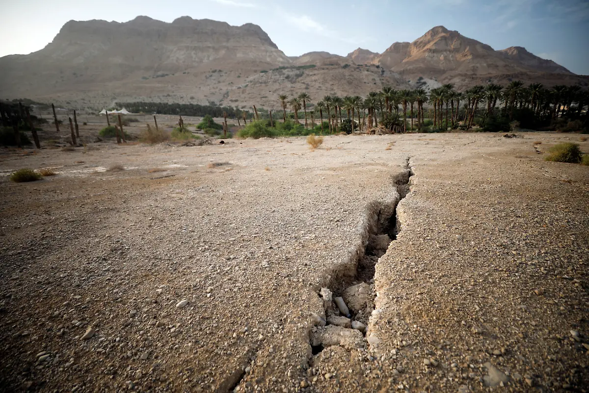 2021-10-31T115911Z-1457615699-RC2EKQ9N9KBG-RTRMADP-3-CLIMATE-UN-ISRAEL-DEAD-SEA