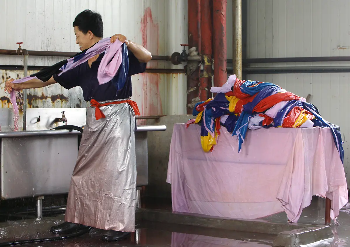 2008-07-04T120000Z-412757354-GM1E47418OQ01-RTRMADP-3-CHINA-OLYMPICS