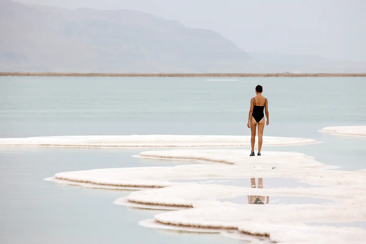 2021-11-01T102901Z-1763558200-RC2BKQ9PDIEV-RTRMADP-3-HEALTH-CORONAVIRUS-TRAVEL-ISRAEL