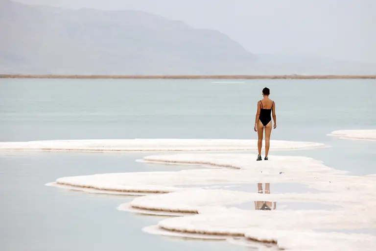 2021-11-01T102901Z-1763558200-RC2BKQ9PDIEV-RTRMADP-3-HEALTH-CORONAVIRUS-TRAVEL-ISRAEL