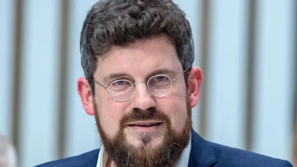 Julian-Barlen-Abgeordnete-der-SPD-im-Landtag-von-Mecklenburg-Vorpommern
