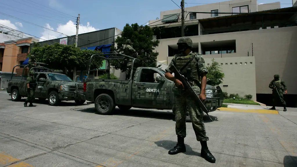 2012-09-06T120000Z-2067470653-GM1E8970KXT01-RTRMADP-3-MEXICO