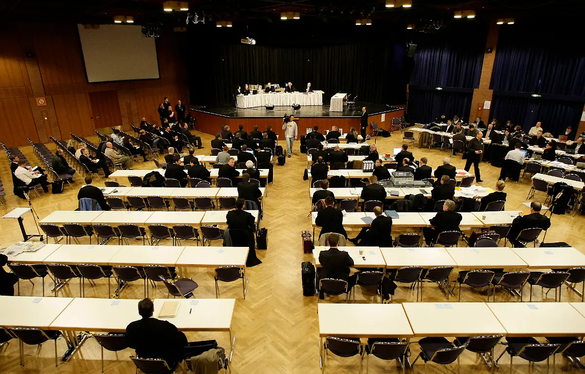 2008-04-07T120000Z-1543083320-BM2E4470YRG01-RTRMADP-3-DEUTSCHETELEKOM-LAWSUIT