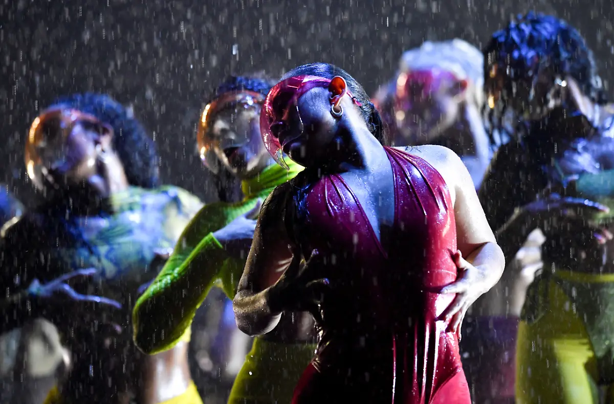 2021-11-14T212050Z-1133187882-RC2LUQ9FHXAH-RTRMADP-3-AWARDS-MTV-EMAS