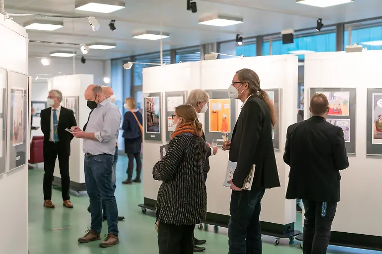 2021-11-14-142341-Ausstellung-im-Haus-der-Presse-in-Dresden