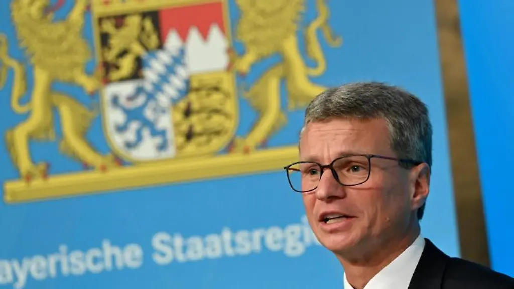 Bernd-Sibler-CSU-Staatsminister-fuer-Wissenschaft-und-Kunst-spricht