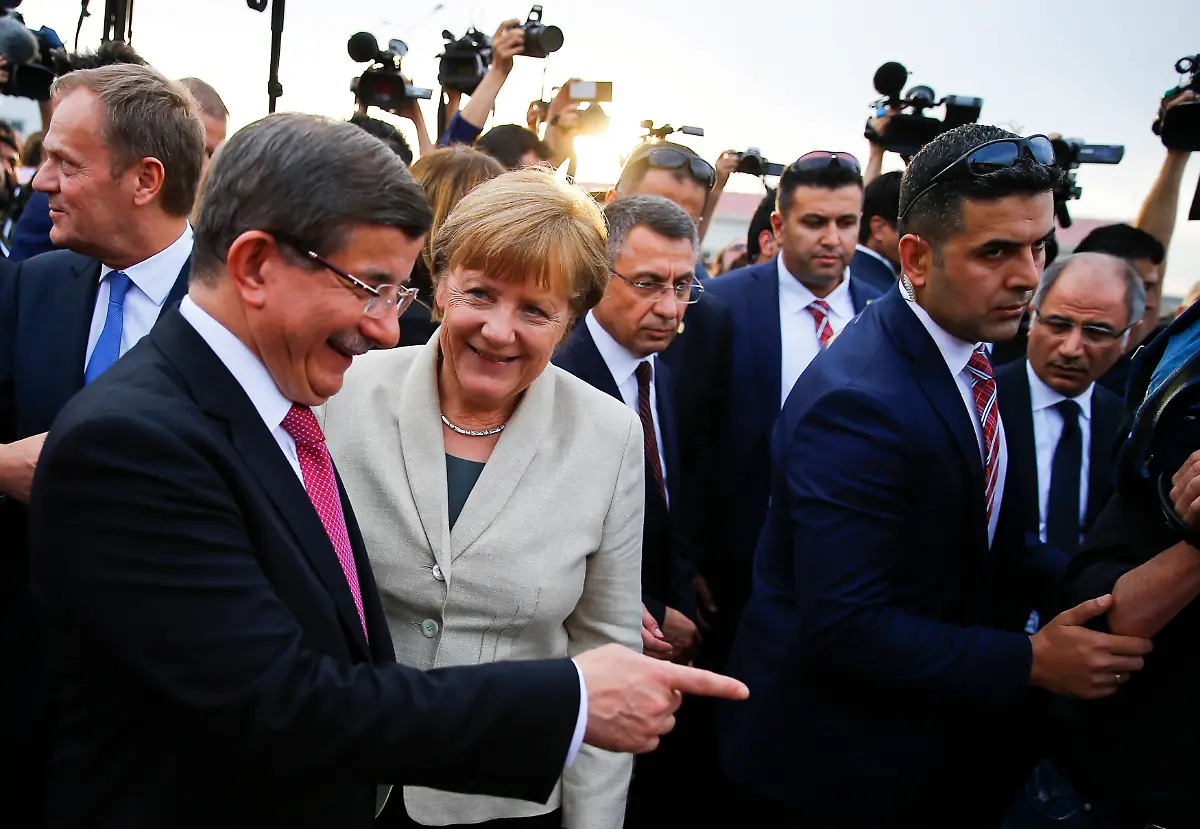 2016-04-23T120000Z-171427735-LR1EC4N17XAFH-RTRMADP-3-EUROPE-MIGRANTS-TURKEY-GERMANY