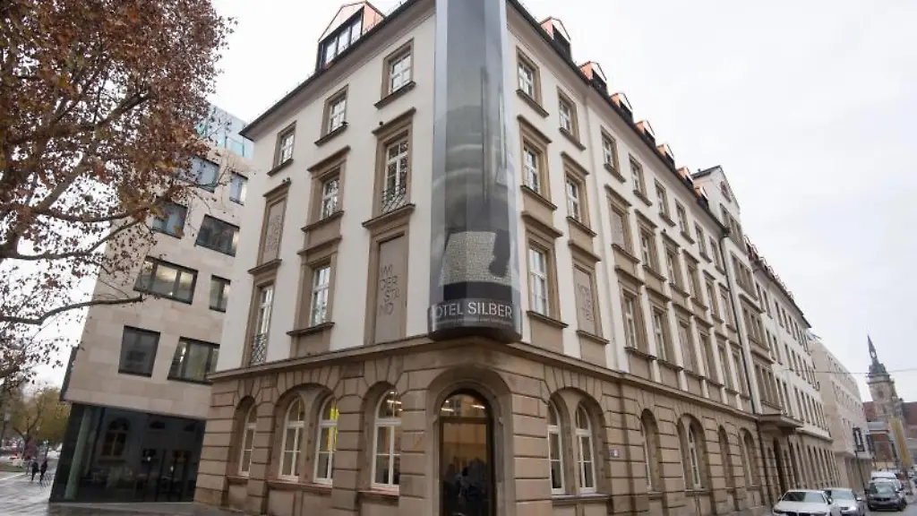 Aussenaufnahme-des-Gedenkorts-Hotel-Silber