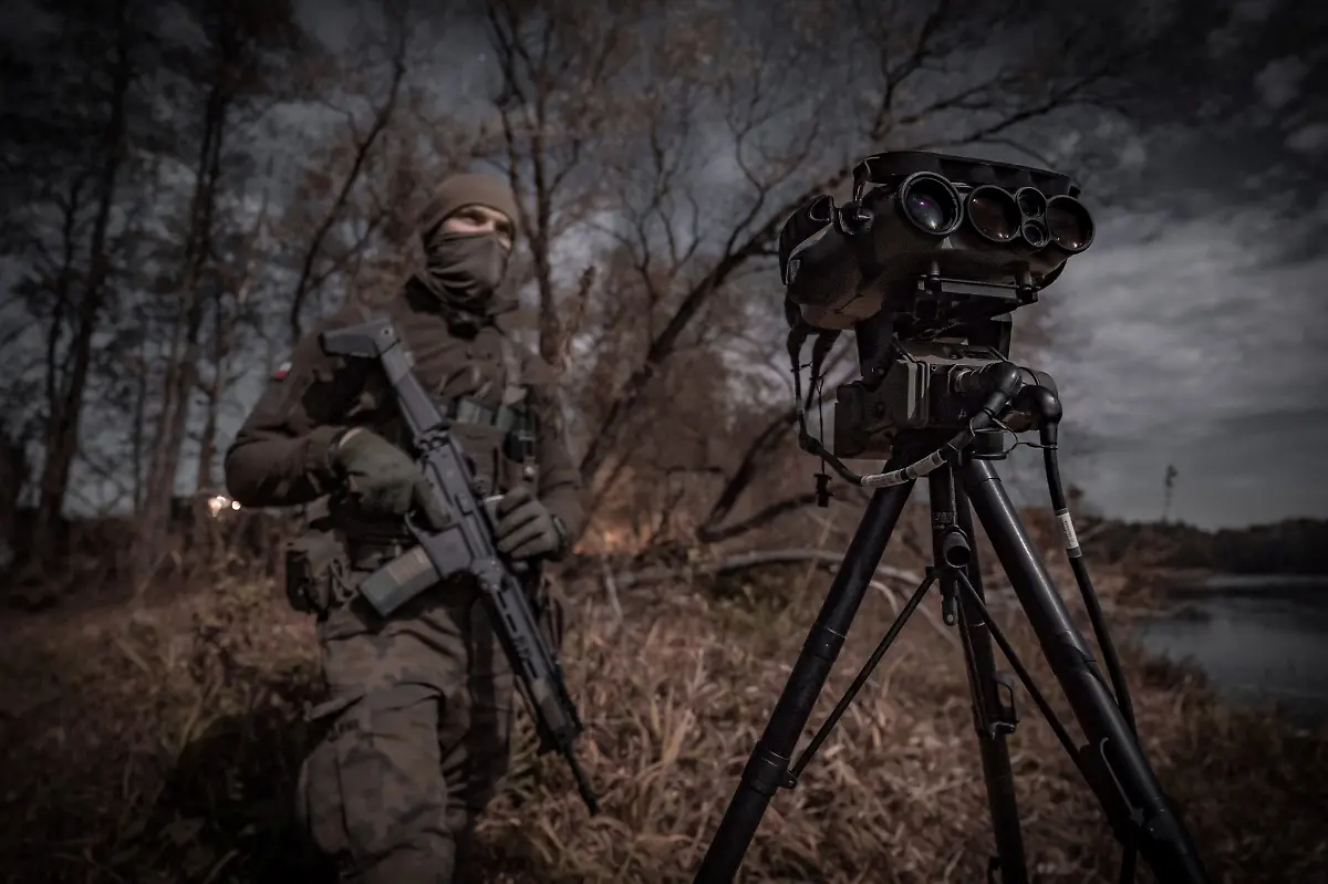 2021-11-09T102343Z-1241940321-RC2YQQ9NMG96-RTRMADP-3-EUROPE-MIGRANTS-BELARUS-POLAND-BORDER