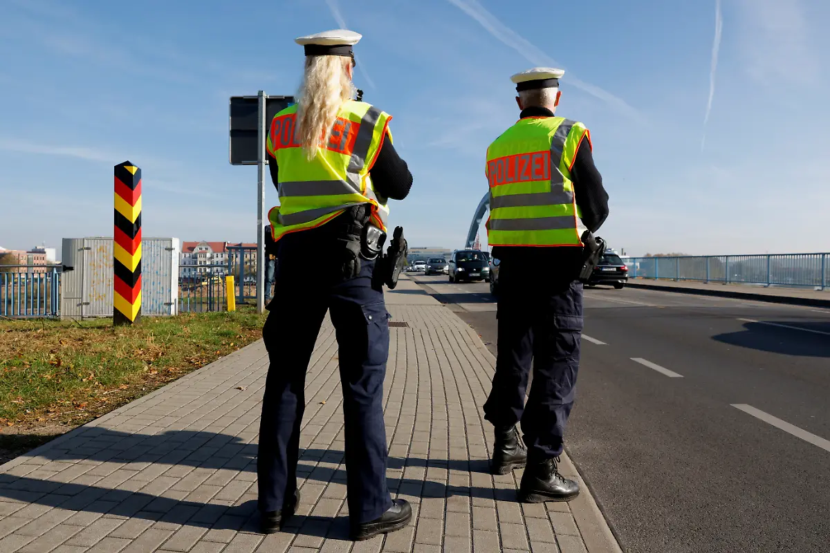 2021-10-28T140549Z-876816583-RC2YIQ94M6R8-RTRMADP-3-GERMANY-MIGRANTS-POLAND