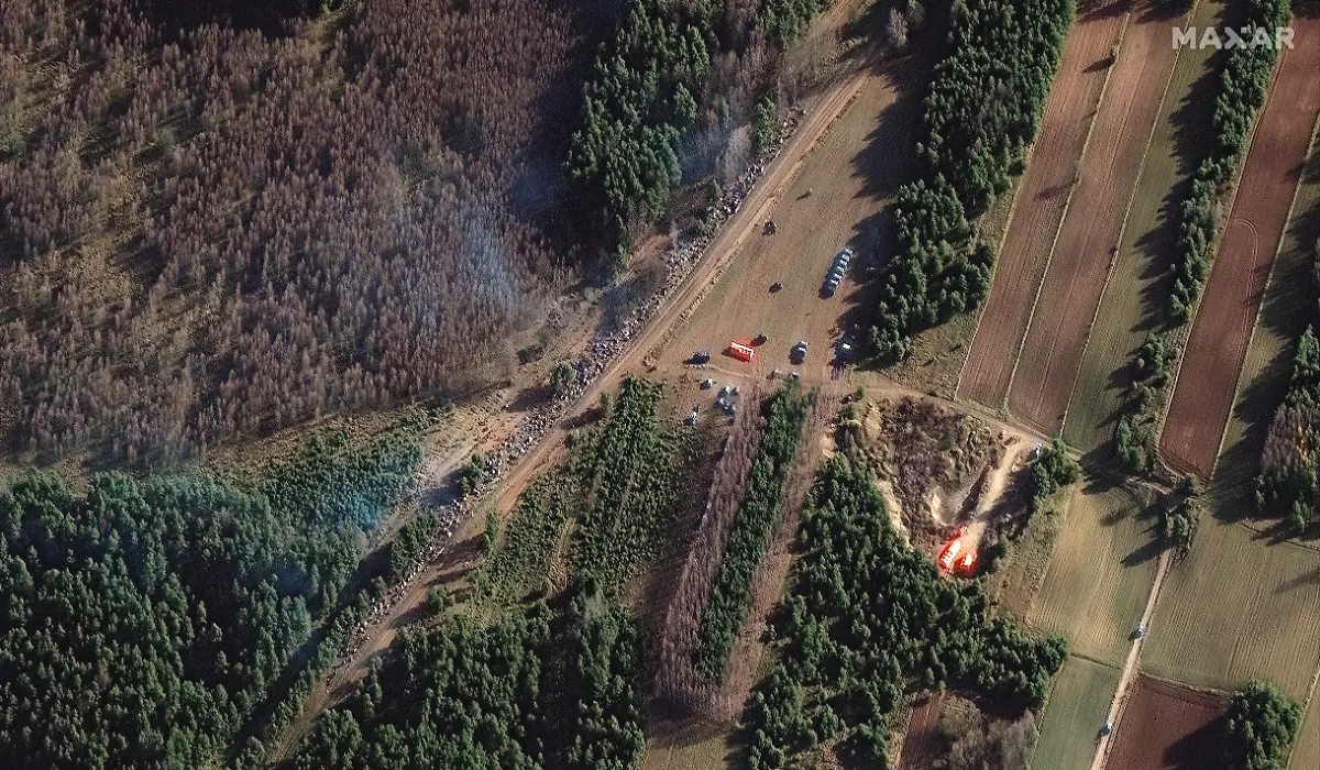 03-closer-view-of-migrants-on-belarus-poland-border-10nov2021-wv3