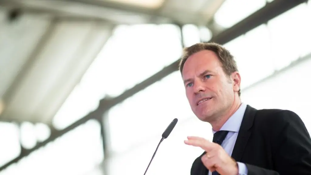 Stephan-Keller-CDU-Oberbuergermeister-von-Duesseldorf