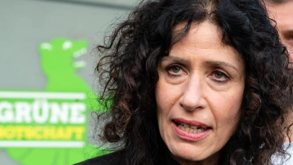 Bettina-Jarasch-Spitzenkandidatin-von-Buendnis-90-Die-Gruenen-bei-der-Wahl-zum-Abgeordnetenhaus