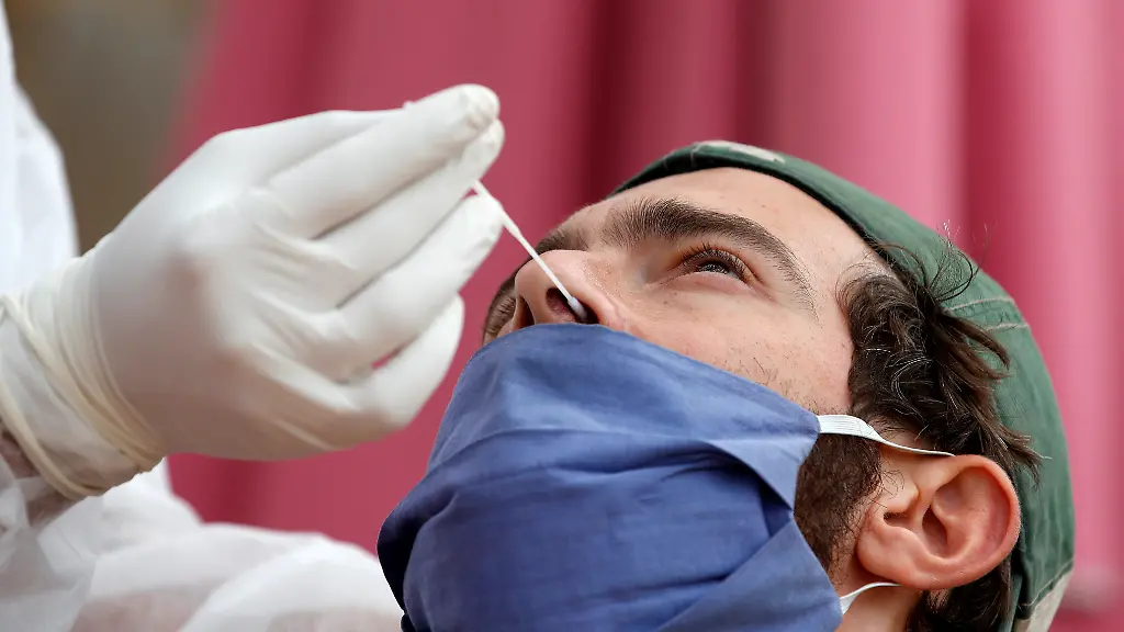 2020-08-25T135123Z-113328433-RC21LI9IQ86U-RTRMADP-3-HEALTH-CORONAVIRUS-FRANCE-TEST