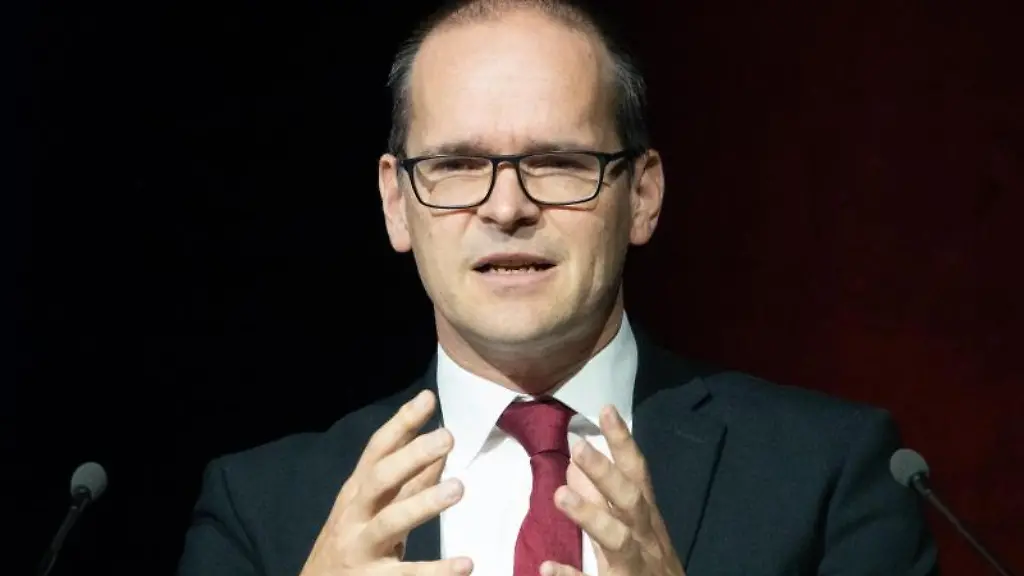 Der-niedersaechsische-Kultusminister-Grant-Hendrik-Tonne-SPD