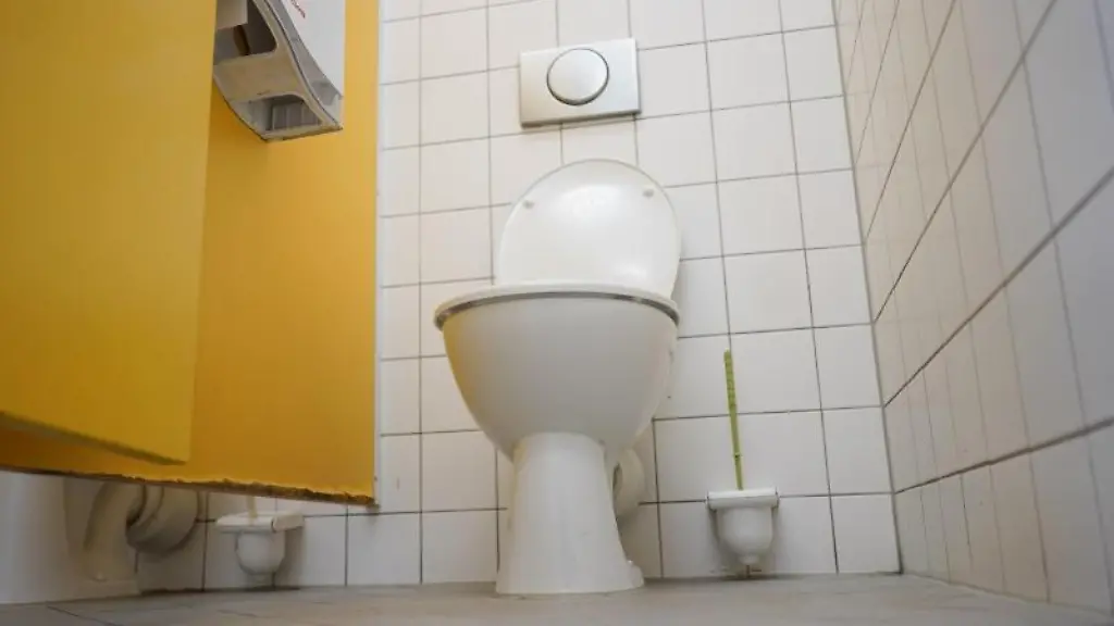 Toiletten-in-einer-Schule