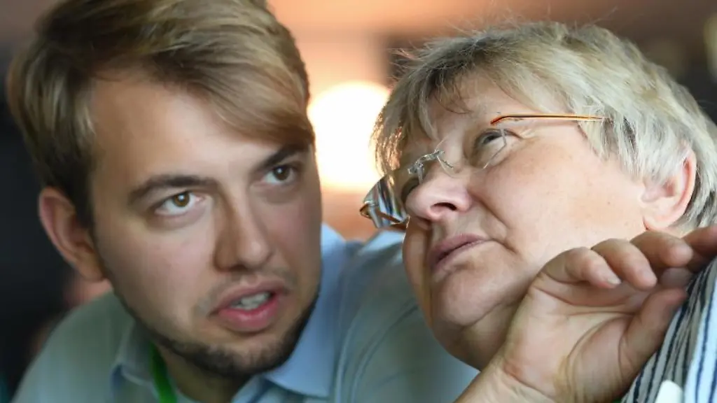 Sigrid-Erfurth-und-Philip-Kraemer-die-beiden-amtierenden-Landesvorsitzenden-von-Buendnis-90-Die-Gruenen