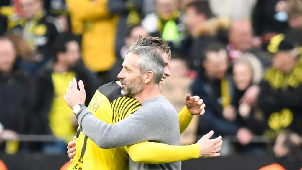 Dortmunds-Steffen-Tigges-l-und-Dortmunds-Trainer-Marco-Rose-nach-dem-Spiel