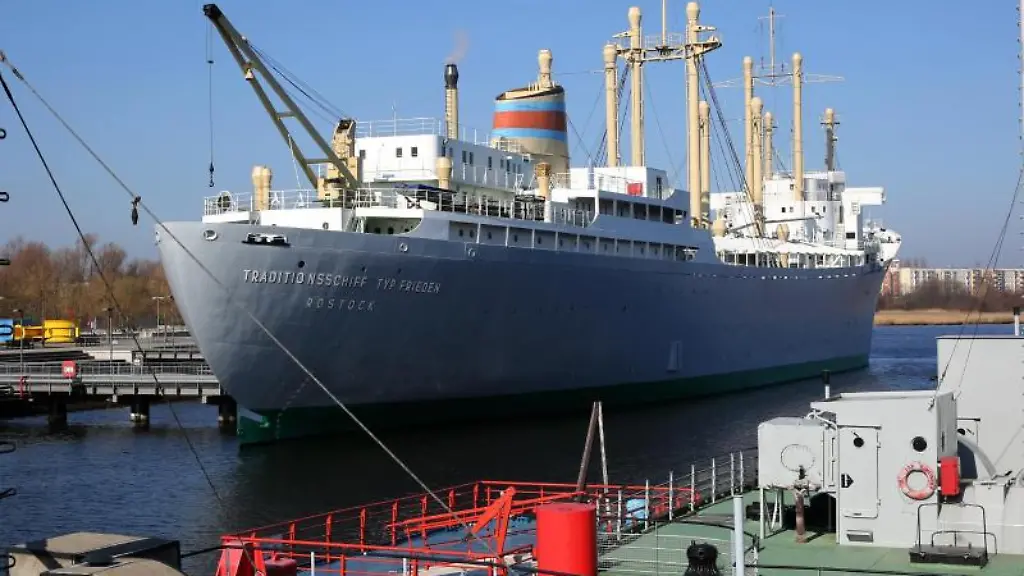 Das-Traditionsschiff-des-Schiffbau-und-Schifffahrtsmuseums-Rostock