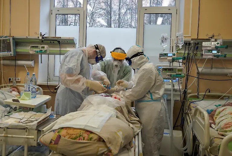 2021-10-28T161619Z-97865327-RC23JQ9S6S95-RTRMADP-3-HEALTH-CORONAVIRUS-RUSSIA