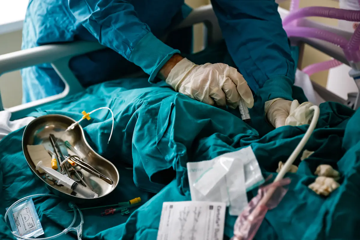 2021-10-21T163216Z-376192654-RC2AEQ96F1VU-RTRMADP-3-HEALTH-CORONAVIRUS-RUSSIA-CASES