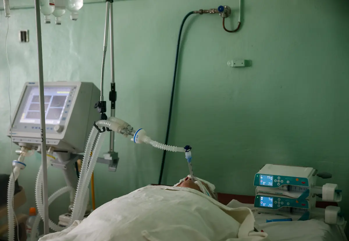 2021-10-26T174519Z-567496250-RC2LHQ9YBN6L-RTRMADP-3-HEALTH-CORONAVIRUS-RUSSIA