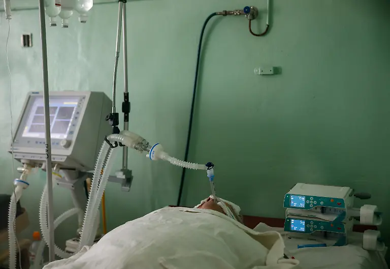 2021-10-26T174519Z-567496250-RC2LHQ9YBN6L-RTRMADP-3-HEALTH-CORONAVIRUS-RUSSIA