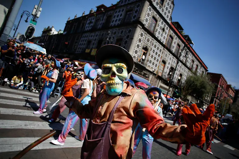 2021-10-31T224844Z-2084329111-RC21LQ9VF0QM-RTRMADP-3-MEXICO-DAYOFTHEDEAD-PARADE