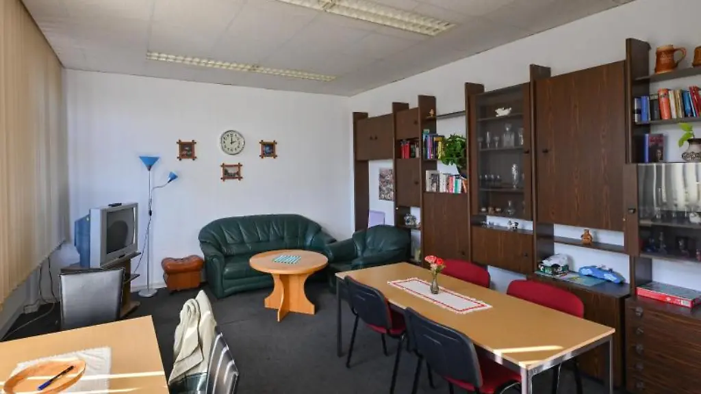 Ein-Gemeinschaftsraum-einer-Obdachlosenunterkunft-vom-Deutschen-Roten-Kreuz-DRK