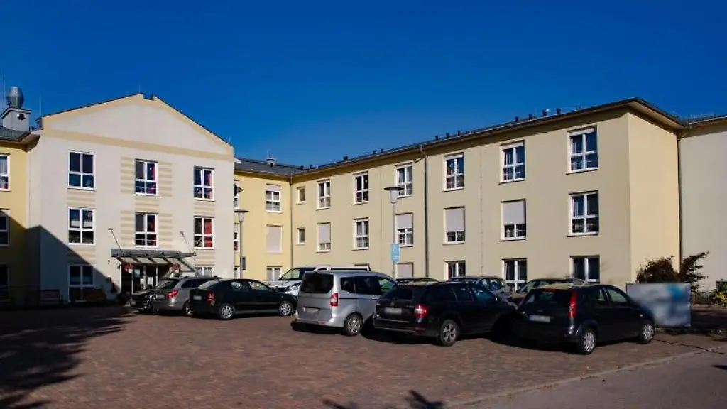 Aussenansicht-eines-Seniorenheims-am-Werbellinsee