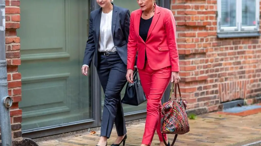 Manuela-Schwesig-SPD-l-und-Simone-Oldenburg-Die-Linke